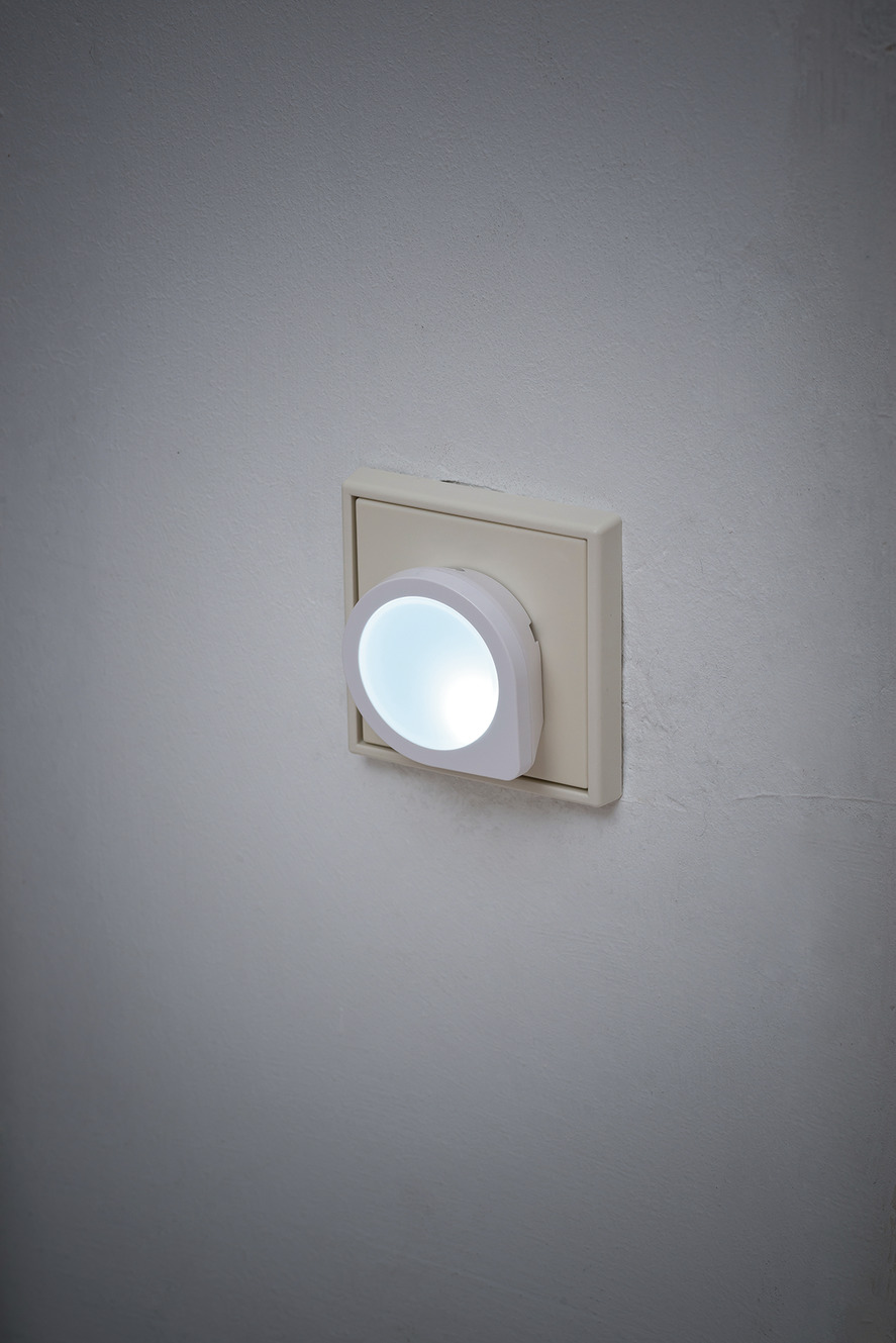 LED Nachtlicht NL | Dämmerungssensor mit brennenstuhl® 01 weiß QD