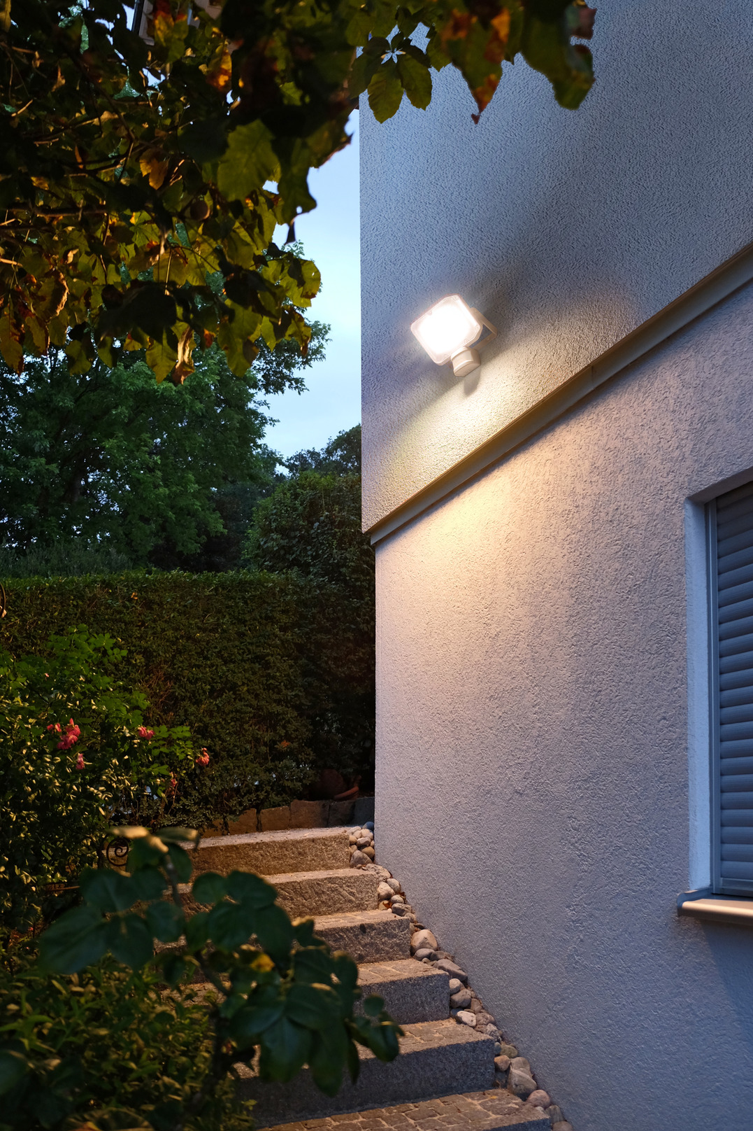 LED spotlights AL detector 1050 IP44 with infrared 1010lm, brennenstuhl® motion | P 10W