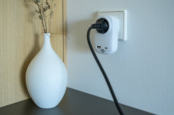 Steckdosenadapter mit USB C Power Delivery 18W weiß - Anwendungsbild