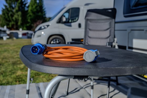 Camping-/Maritim CEE Verlängerungskabel IP44 5m H07RN-F 3G2,5 orange CEE 230V/16A Stecker und Kupplung - Die richtige Kabellänge auf dem Campingplatz