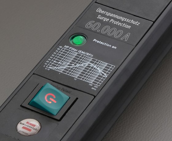 Premium-Line 60.000A Überspannungsschutz-Automatiksteckdosenleiste 5-fach 1 Main-Steckdose 4-Follow Steckdosen schwarz 3m H05VV-F 3G1,5 - Produktansicht